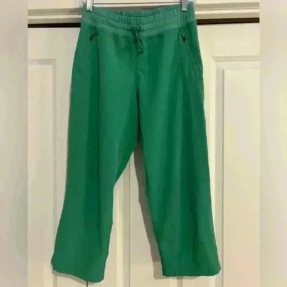 Fabletics Pants - Fabletics Leggings Womens Dance Medium Cropped Pull On Stretch Pockets Green